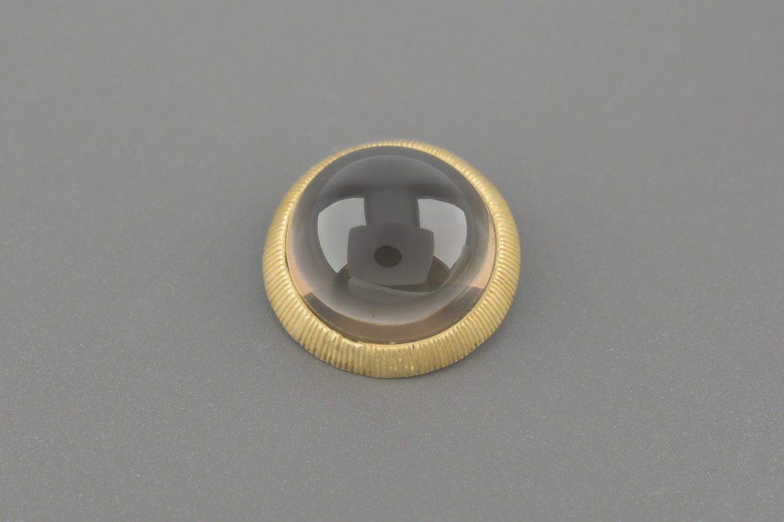 Pingente em Ouro Amarelo 18k com Quartzo Fume de 14mm