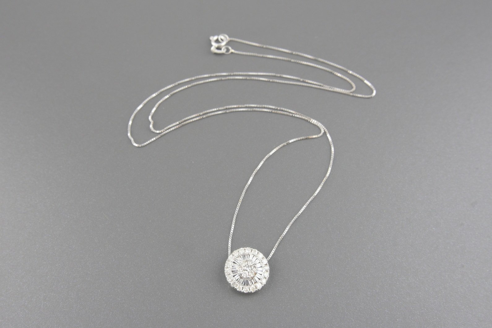 Colar Pizza em Ouro Branco 18k com Aprox. 46pts de Diamantes