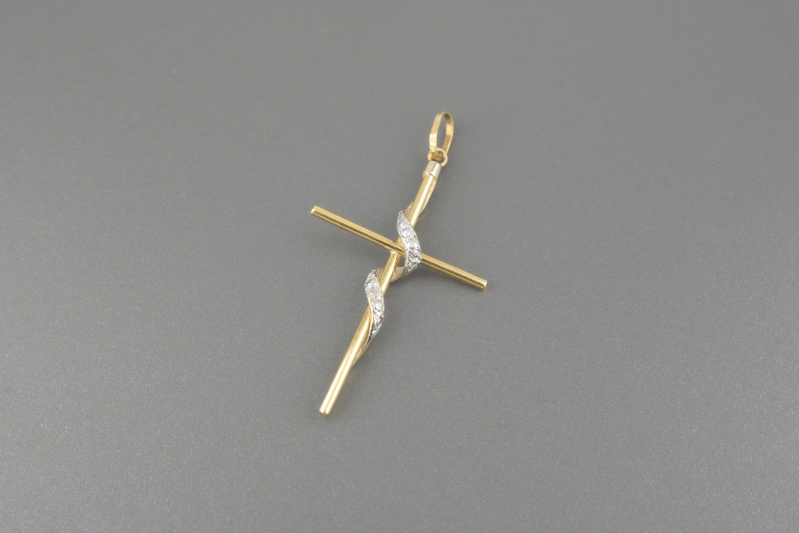 Pingente Cruz em Ouro Amarelo e Branco 18k