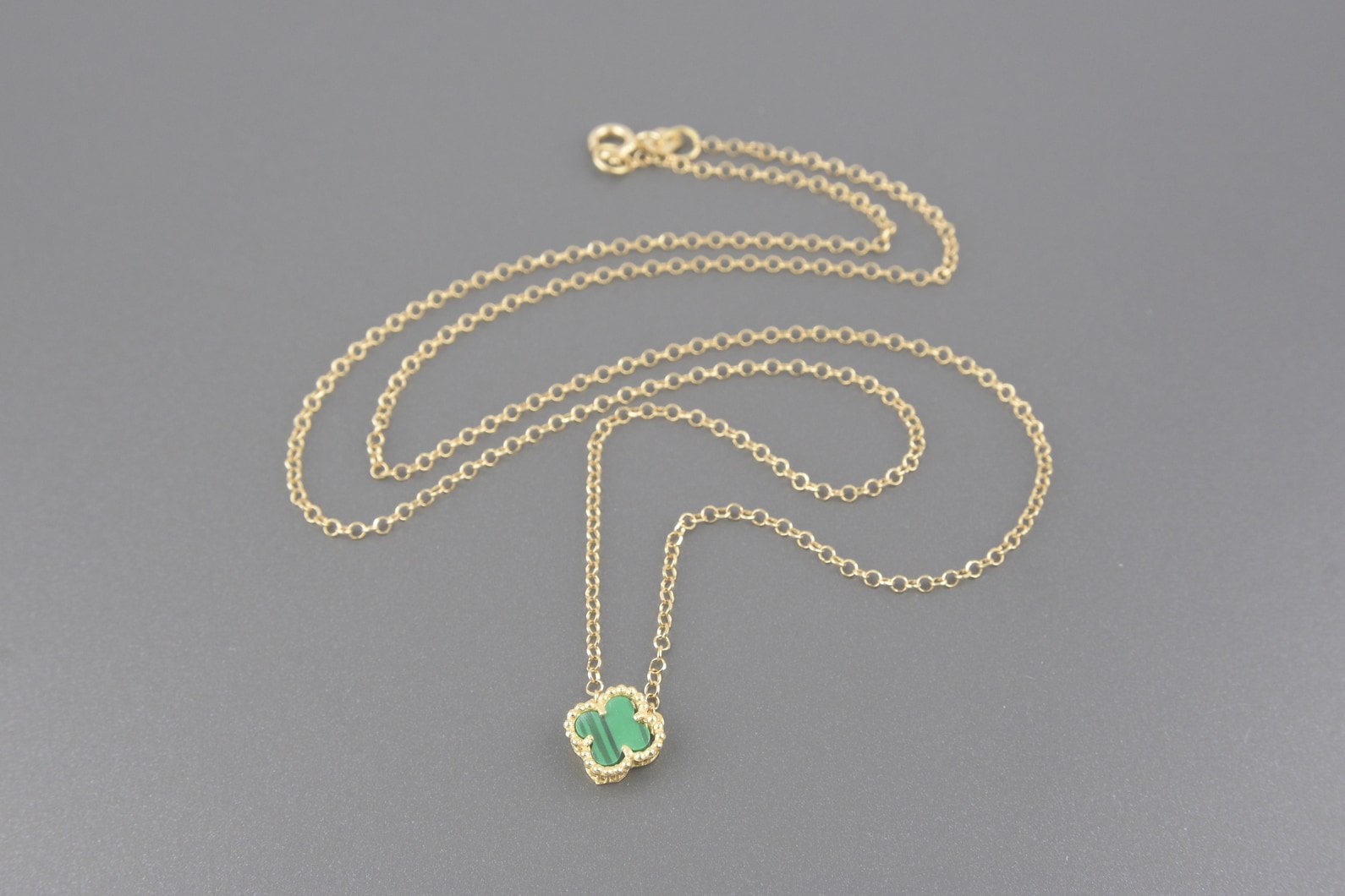Colar Trevo em Ouro Amarelo 18k com Malaquita em Resina