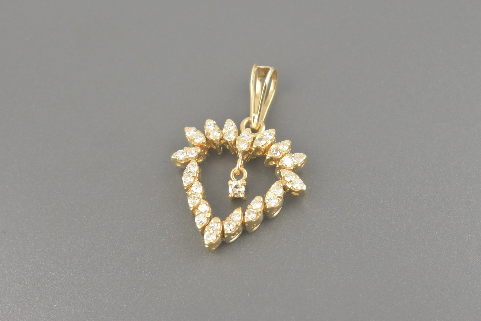 Pingente Coração em Ouro Amarelo 18k com Aprox. 37pts de Brilhantes