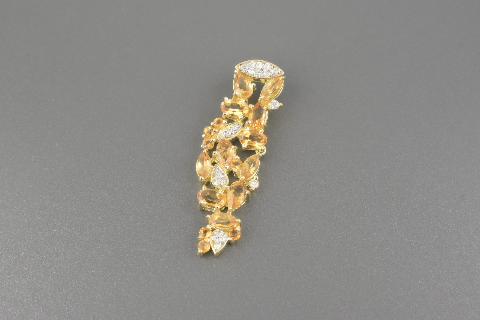Pingente em Ouro Amarelo 18k com Citrinos e Aprox. 13pts de Brilhantes