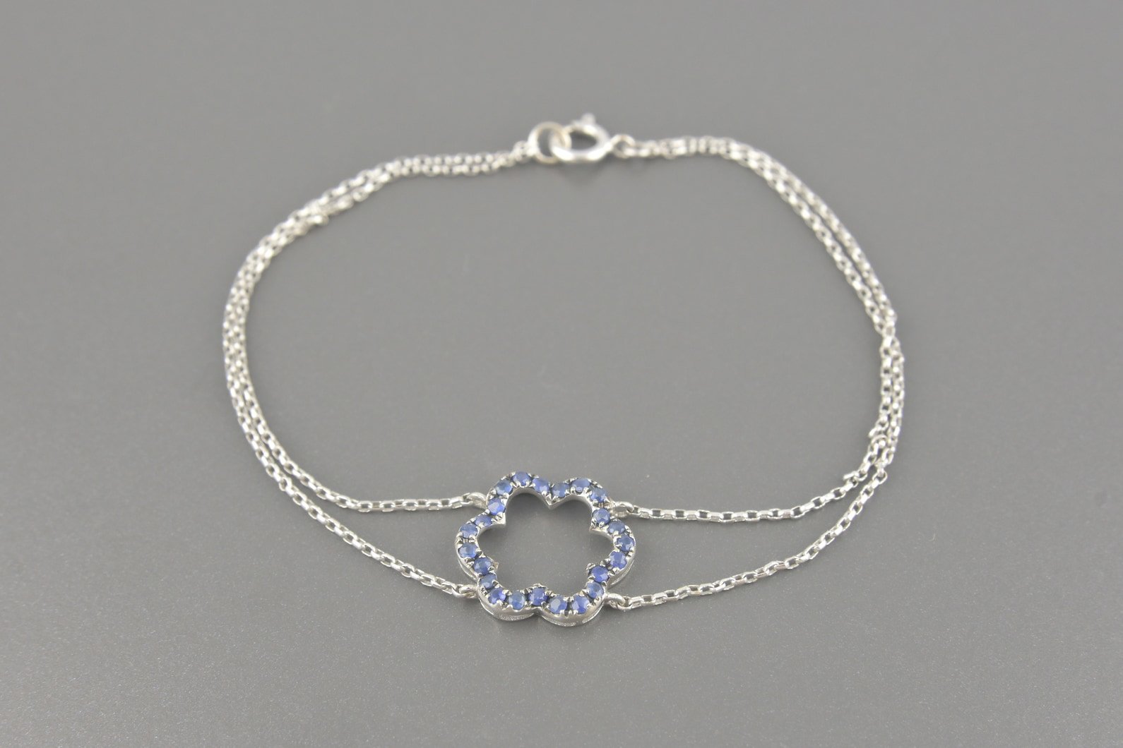 Pulseira Flor em Ouro Branco 18k com Safiras