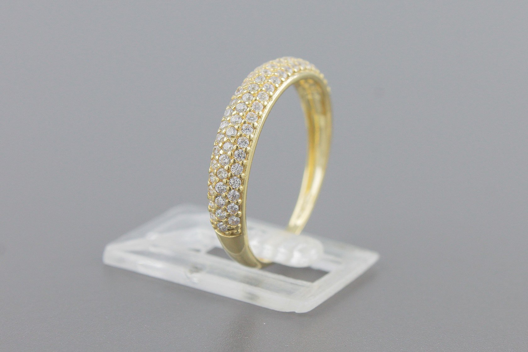 Anel em Ouro Amarelo 18k com Zirconias