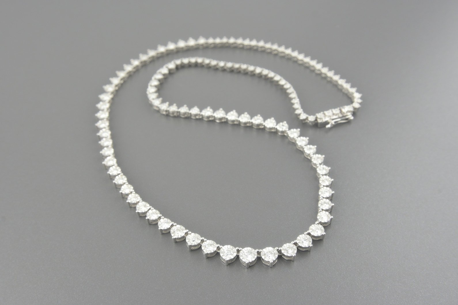 Gargantilha Riviera em Ouro Branco 18k com Aprox. 3.05ct de Brilhantes