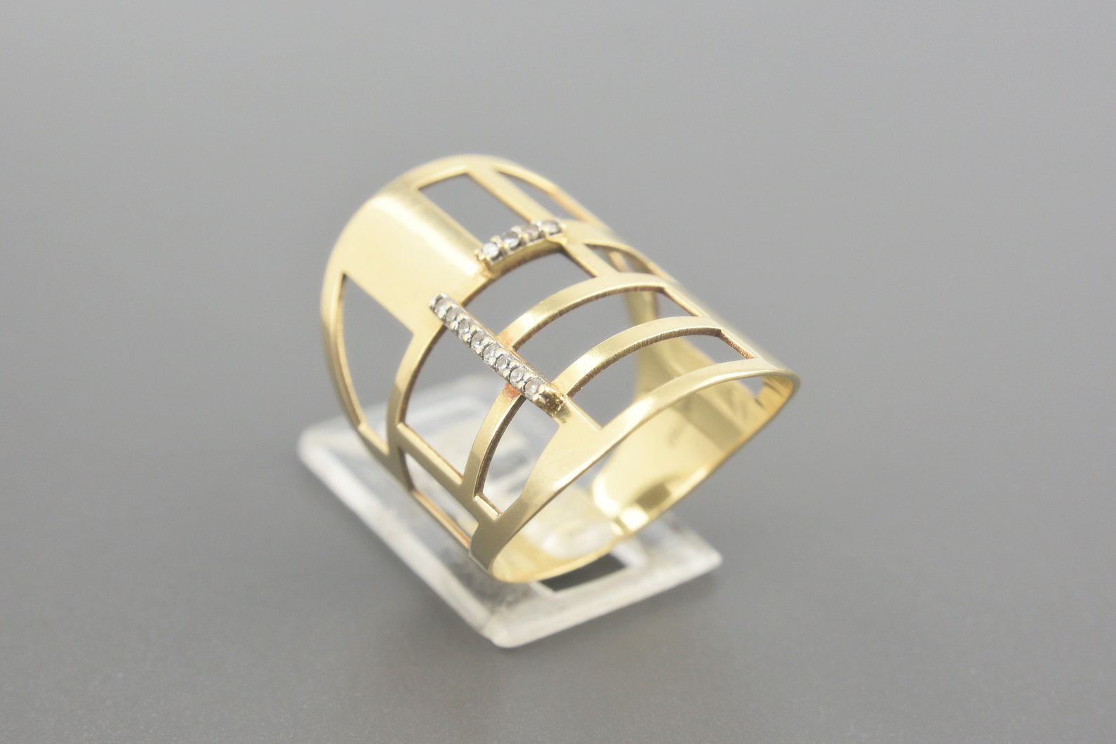 Anel em Ouro Amarelo 18k com Aprox. 6pts de Brilhantes