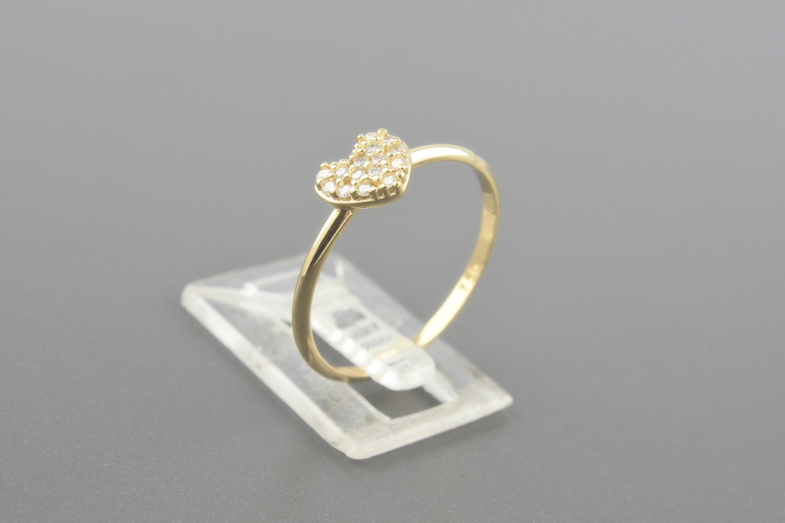 Anel Coração em Ouro Amarelo 18k com Aprox. 12pts de Brilhantes