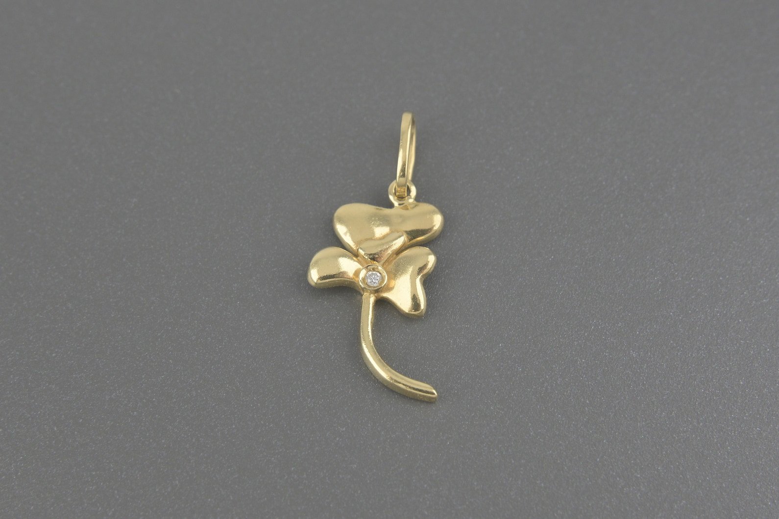 Pingente Trevo em Ouro Amarelo 18k com Brilhante