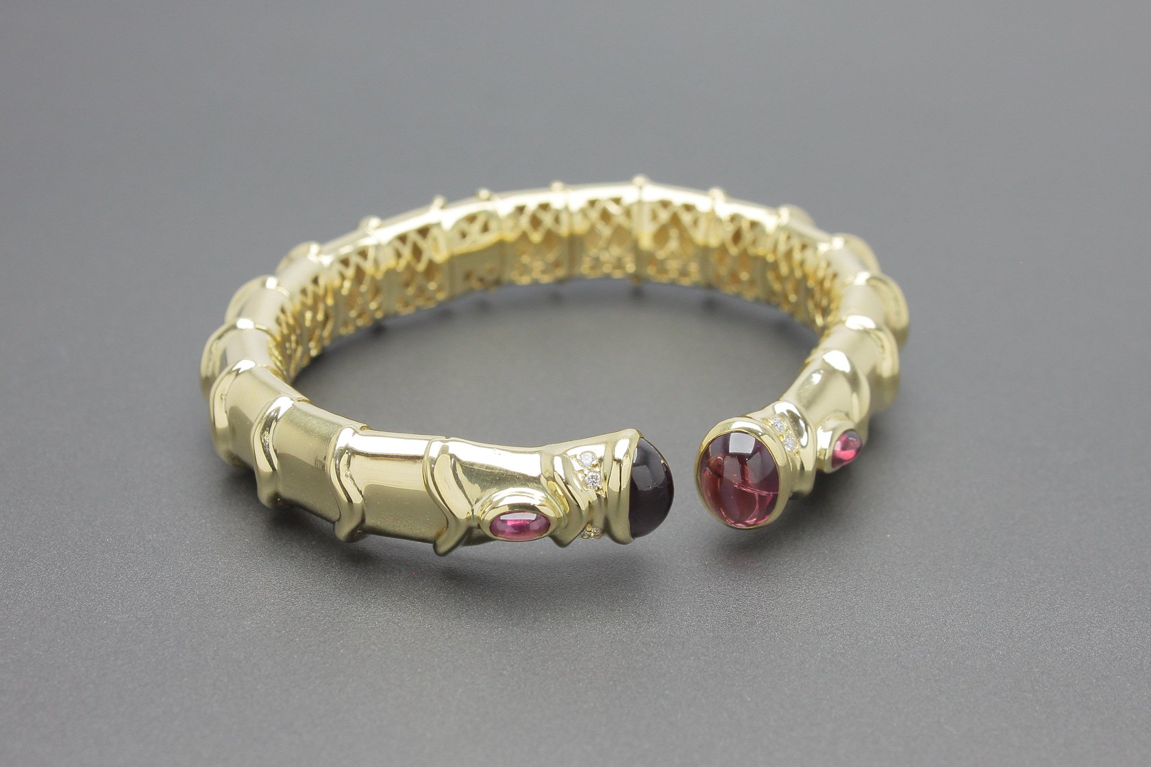 Bracelete Maleavel em Ouro Amarelo 18k com Turmalinas e Aprox. 8pts de Brilhantes