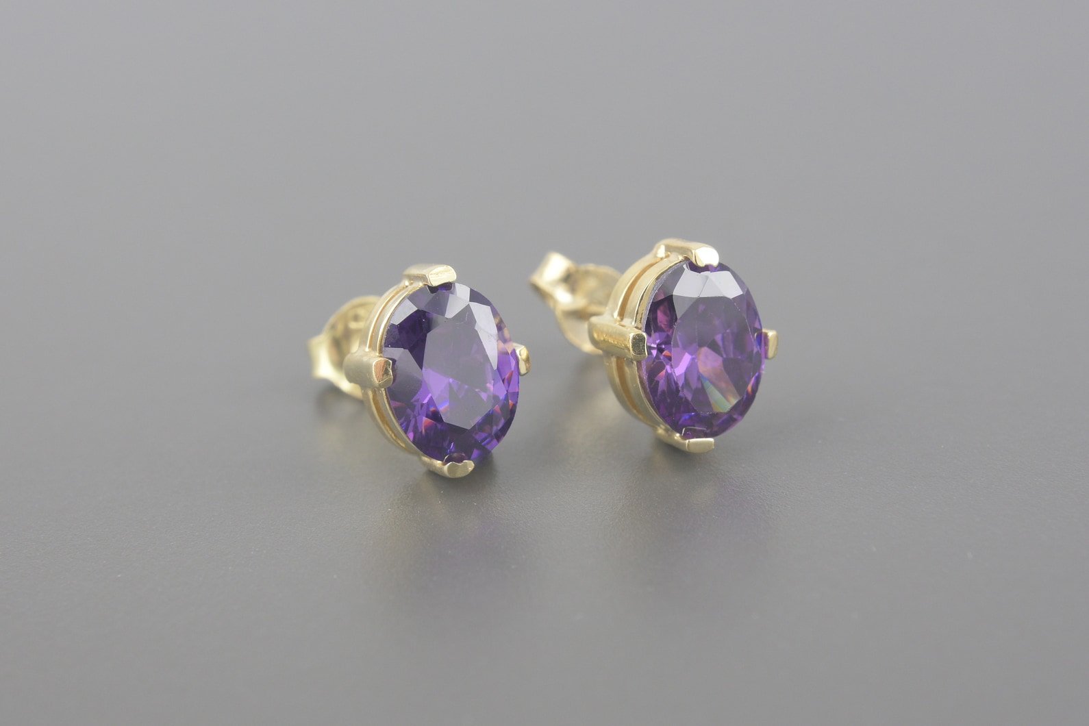 Brincos em Ouro Amarelo 18k com Ametistas de 8x6mm