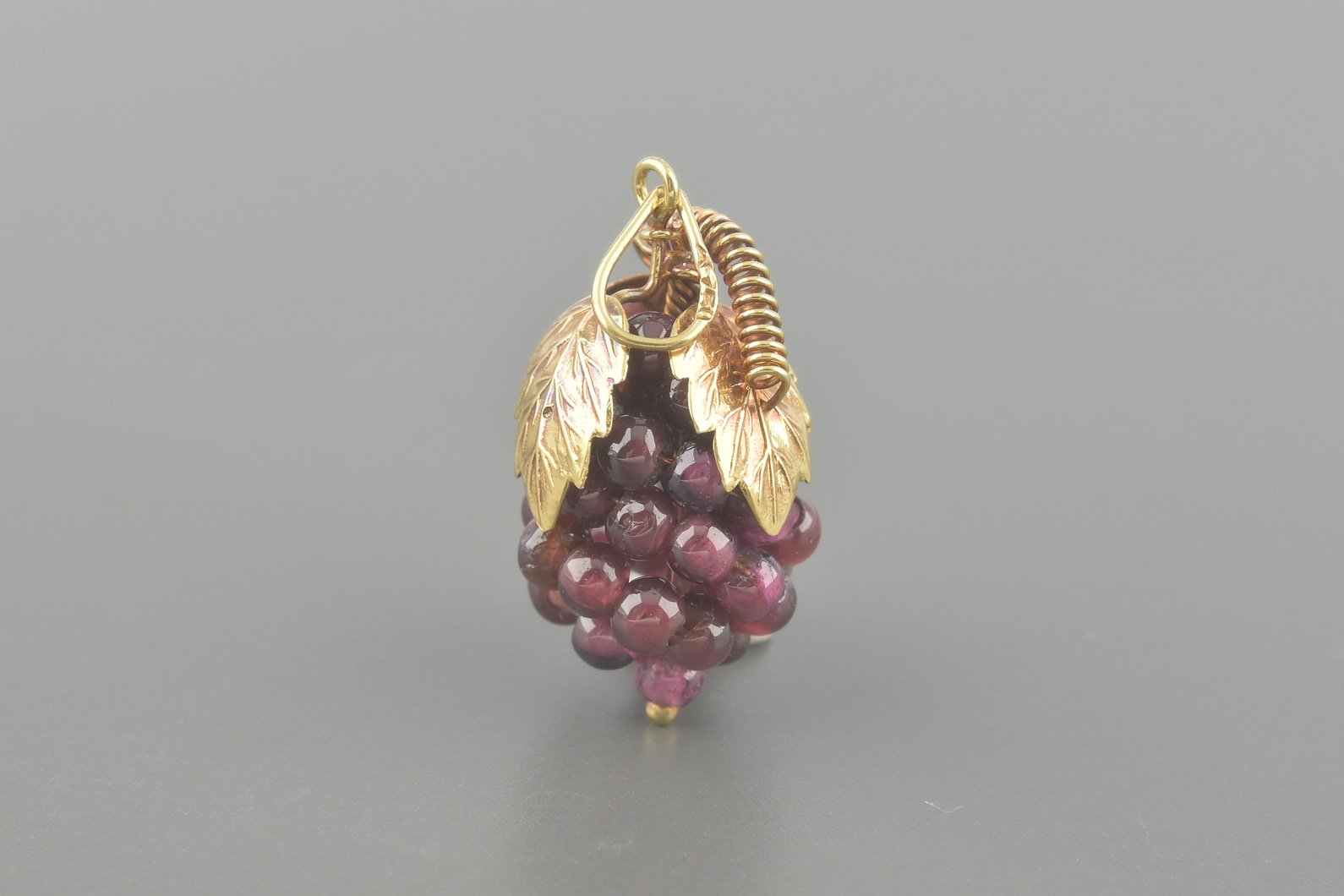 Pingente Cacho de Uva com Rodolitas e Ouro 18k