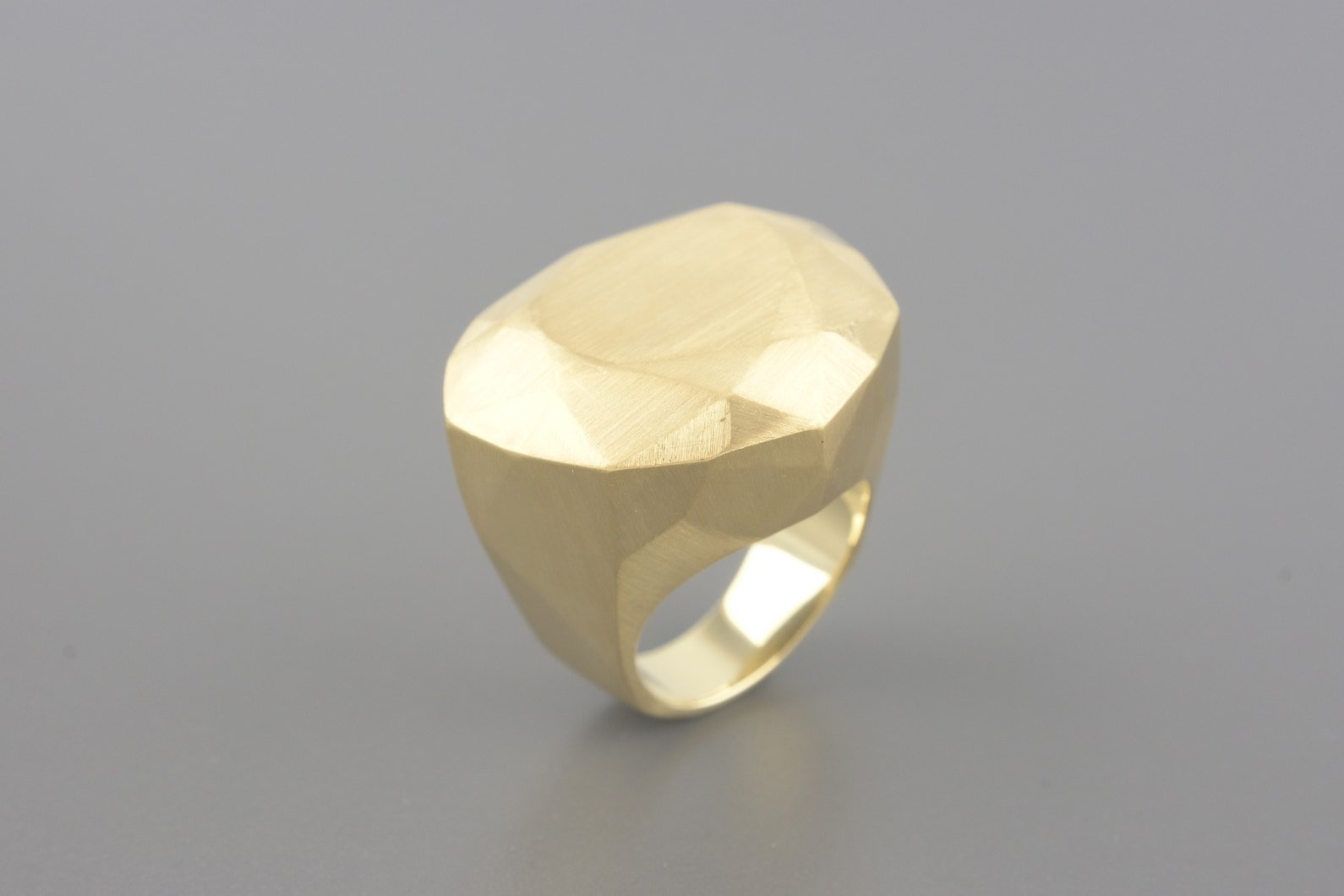 Anel DVF em Ouro Amarelo 18k