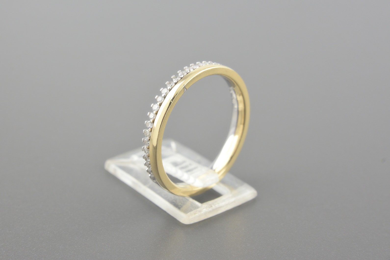 Aliança Essence em Ouro Amarelo e Branco 18k com Aprox. 18pts de Brilhantes