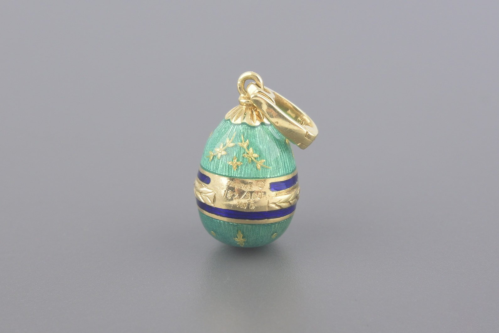 Pingente Egg em Ouro Amarelo 18k com Esmaltes