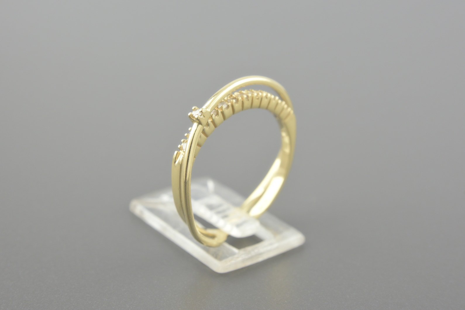 Anel em Ouro Amarelo 18k com Aprox. 13pts de Diamantes