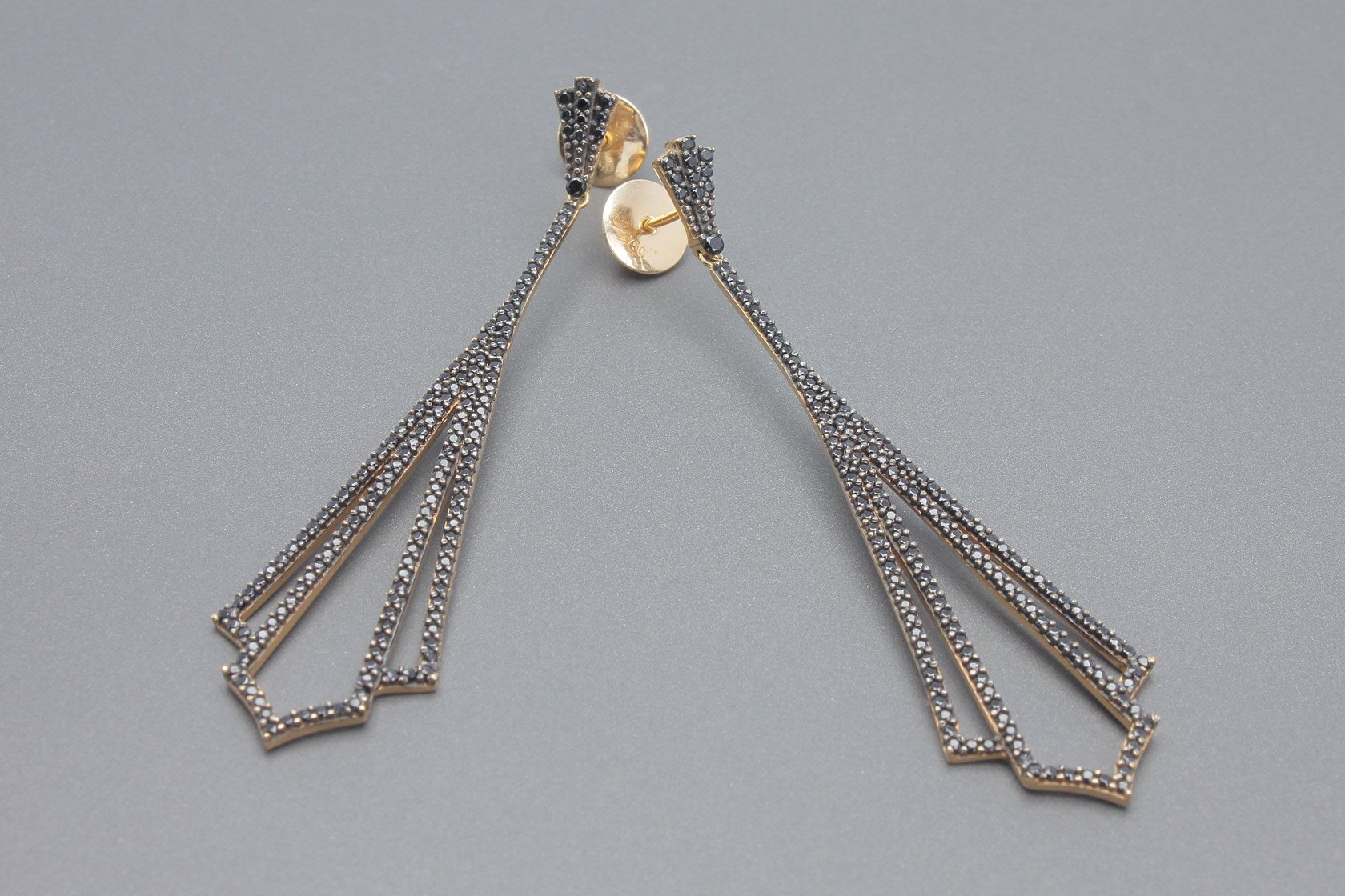 Brincos em Ouro Rose 18k com 296 Espinélios