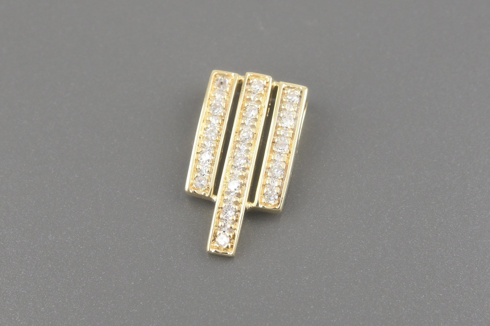 Pingente em Ouro Amarelo 18k com Aprox. 17pts de Brilhantes