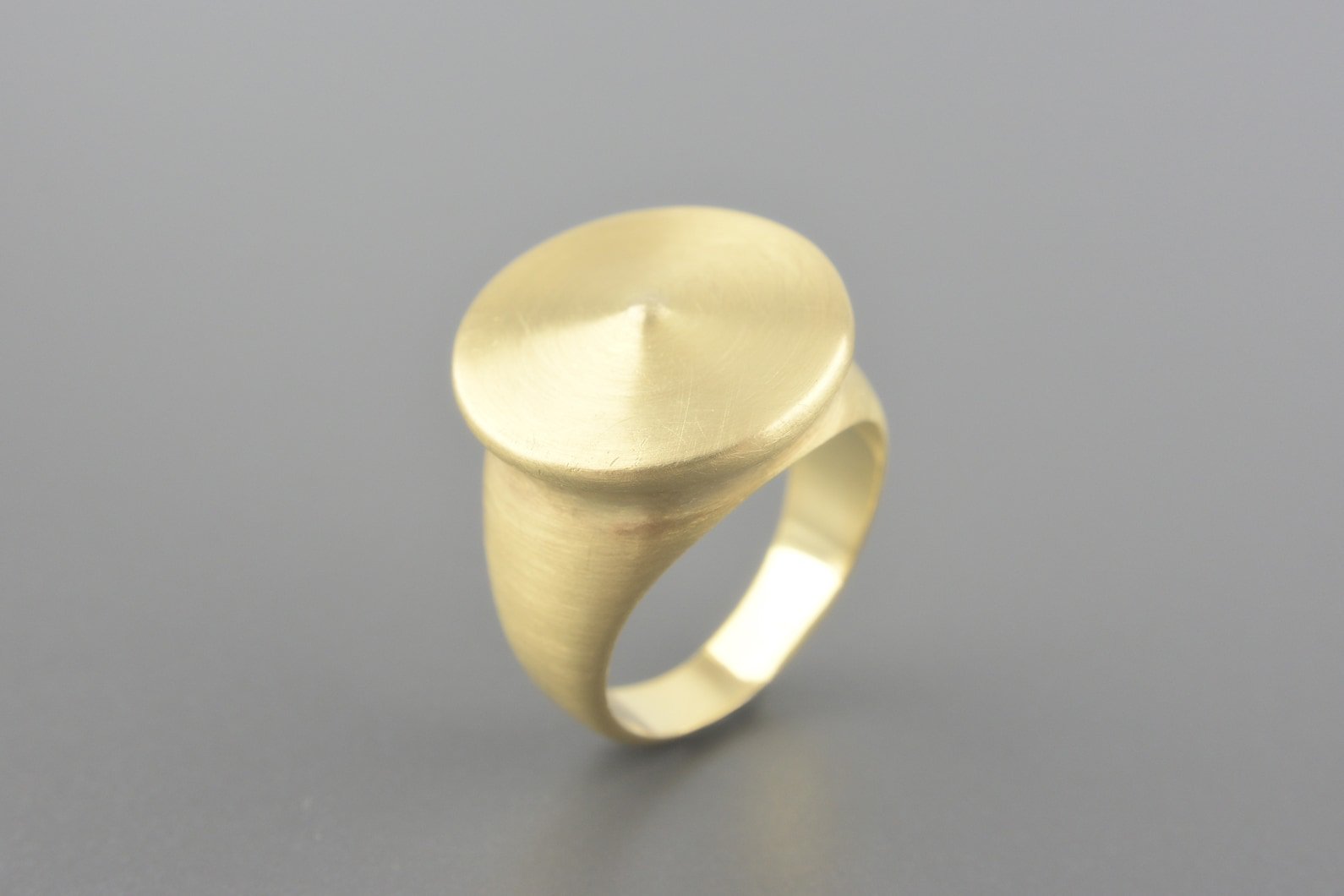 Anel em Ouro Amarelo 18k
