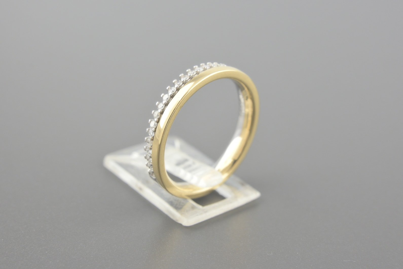 Aliança Essence em Ouro Amarelo e Branco 18k com Aprox. 22pts de Brilhantes