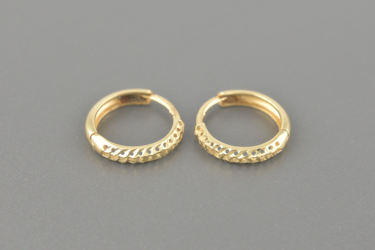 Brincos Argolas em Ouro Amarelo 18k