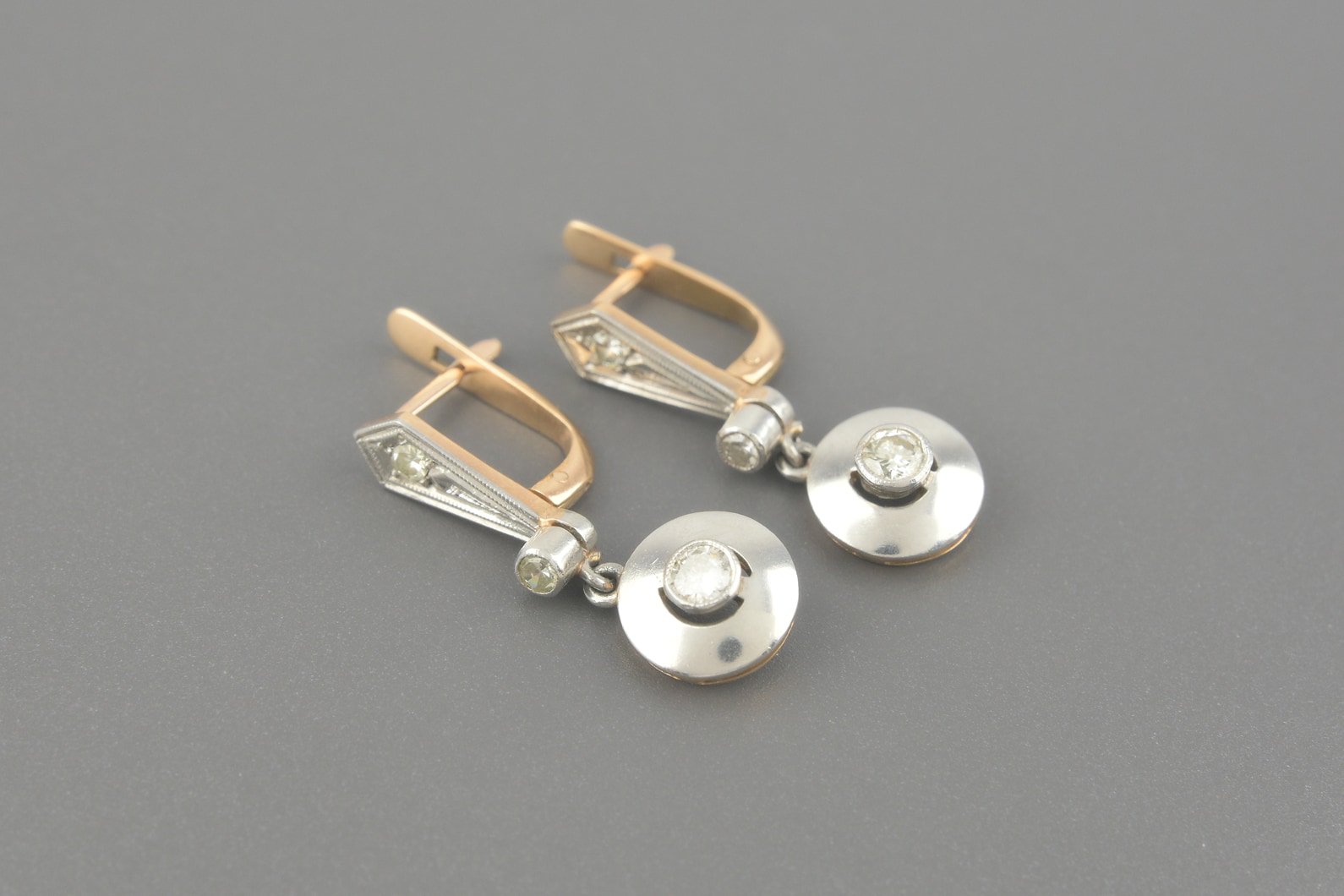 Brincos em Ouro 18k com Aprox. 40pts de Diamantes