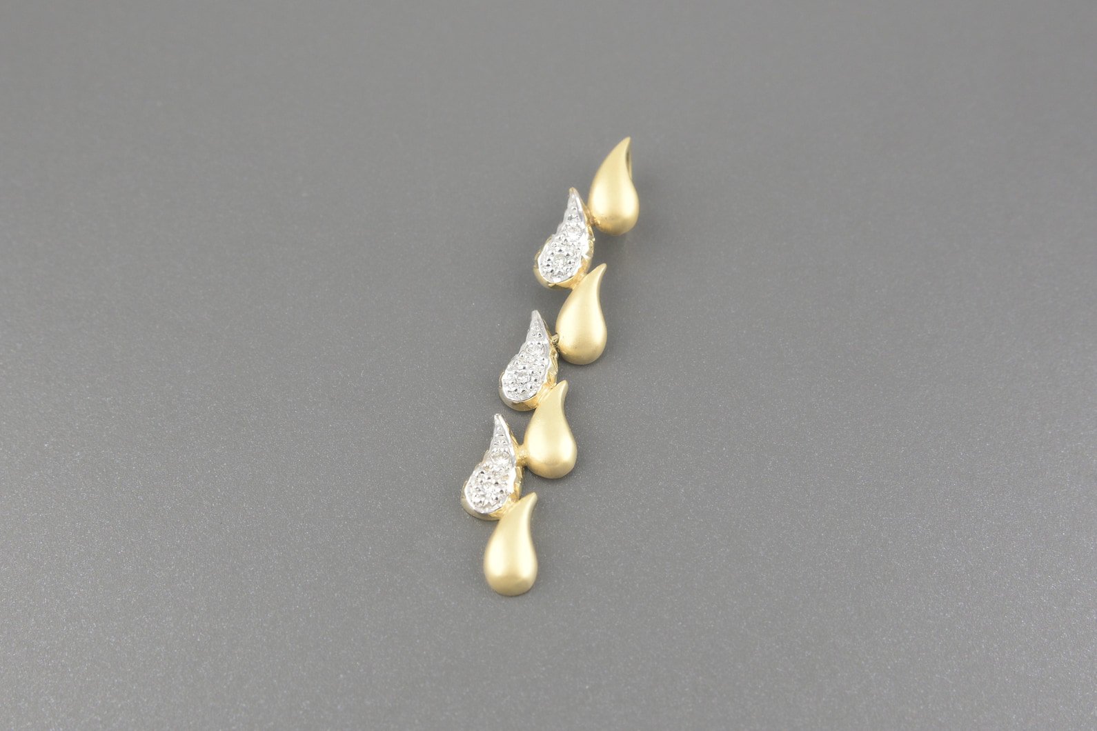 Pingente em Ouro Amarelo 18k com Aprox. 6pts de Brilhantes