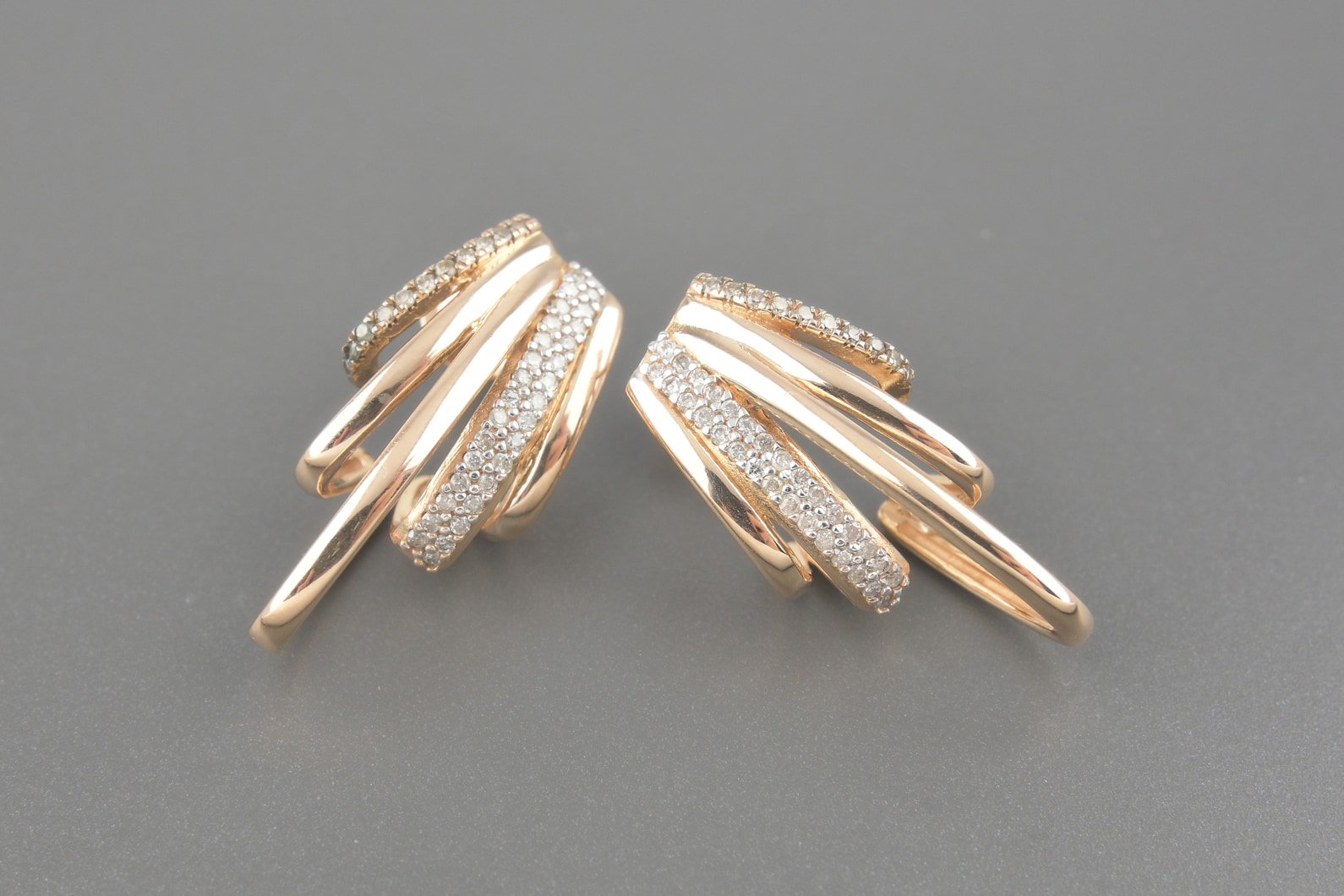 Brincos em Ouro Rose 18k com Aprox. 41pts de Diamantes Brancos e Brown