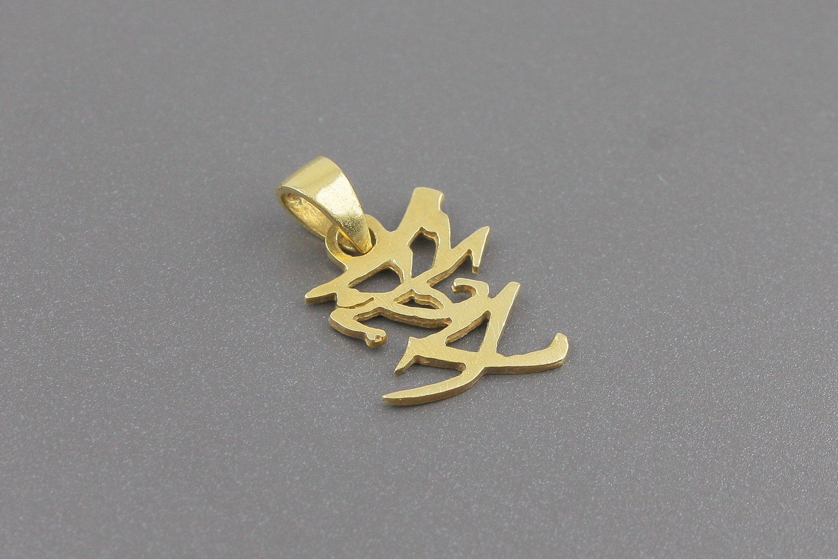 Pingente Love em Ouro Amarelo 18k