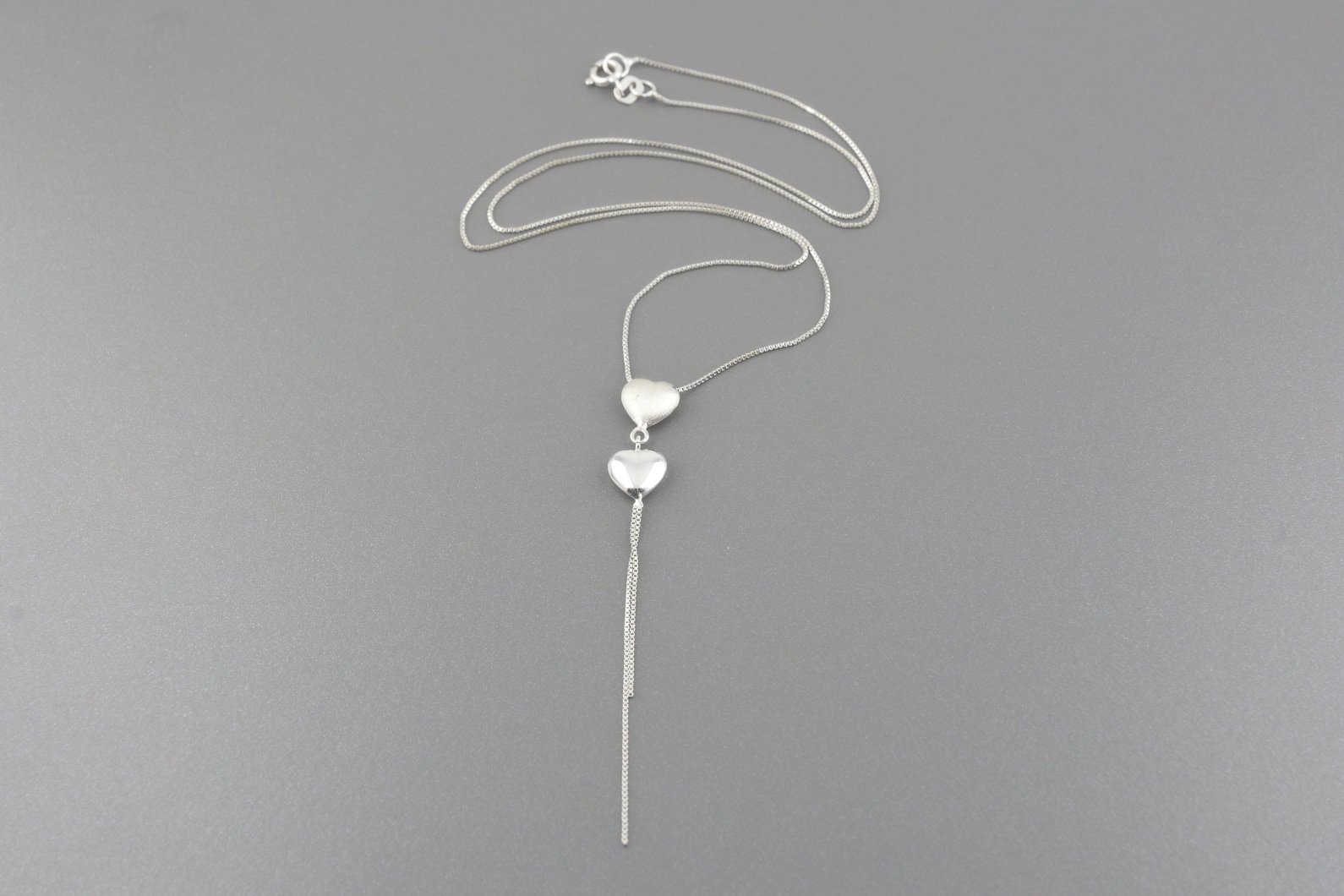 Colar Corações em Ouro Branco 18k