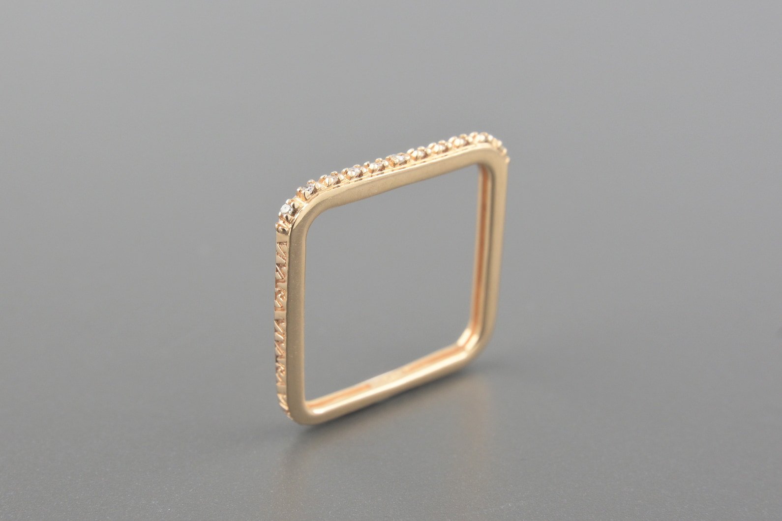 Anel em Ouro Rose 18k com Aprox. 5pts de Brilhantes