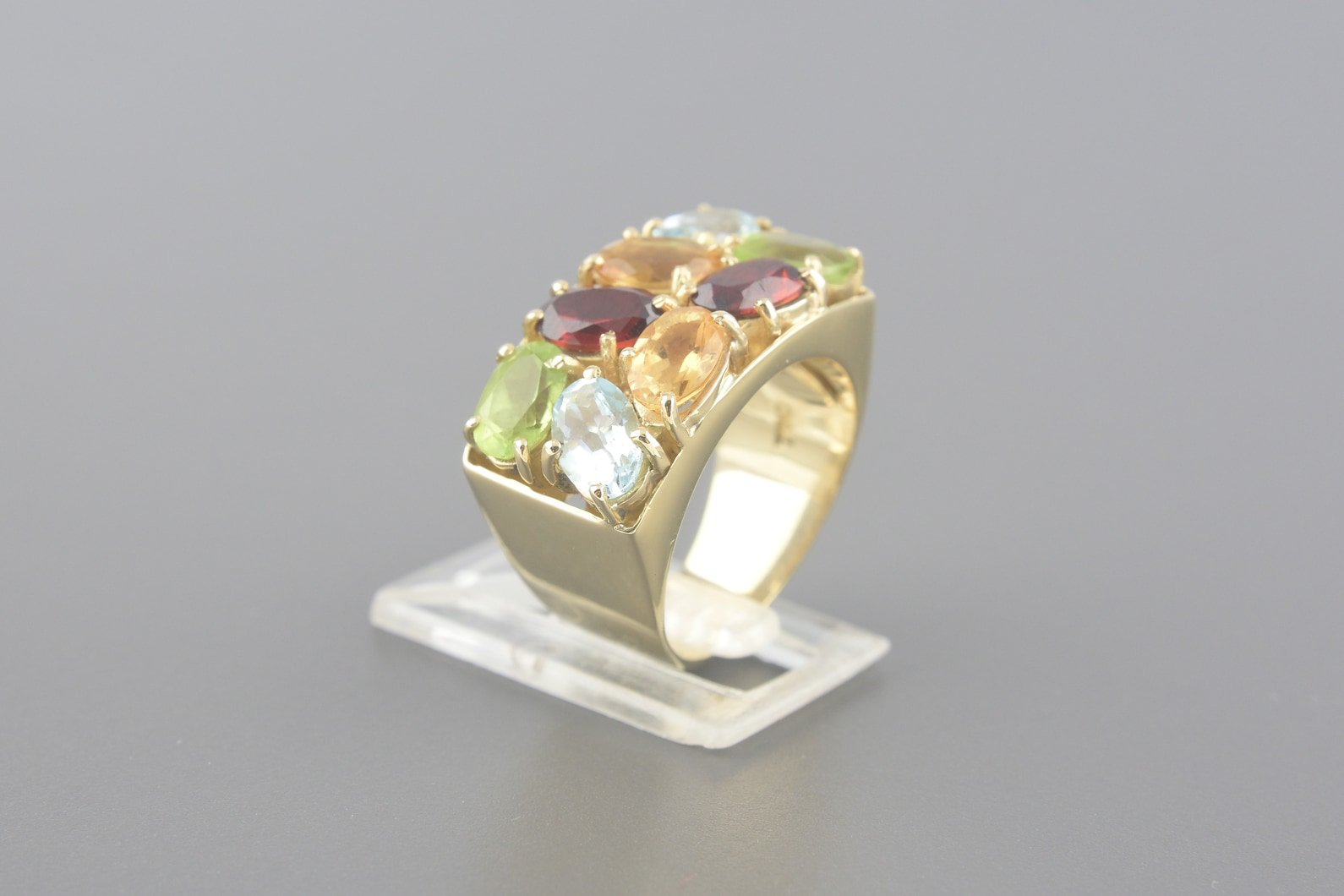 Anel em Ouro Amarelo 18k com Pedras Brasileiras de 6x4mm