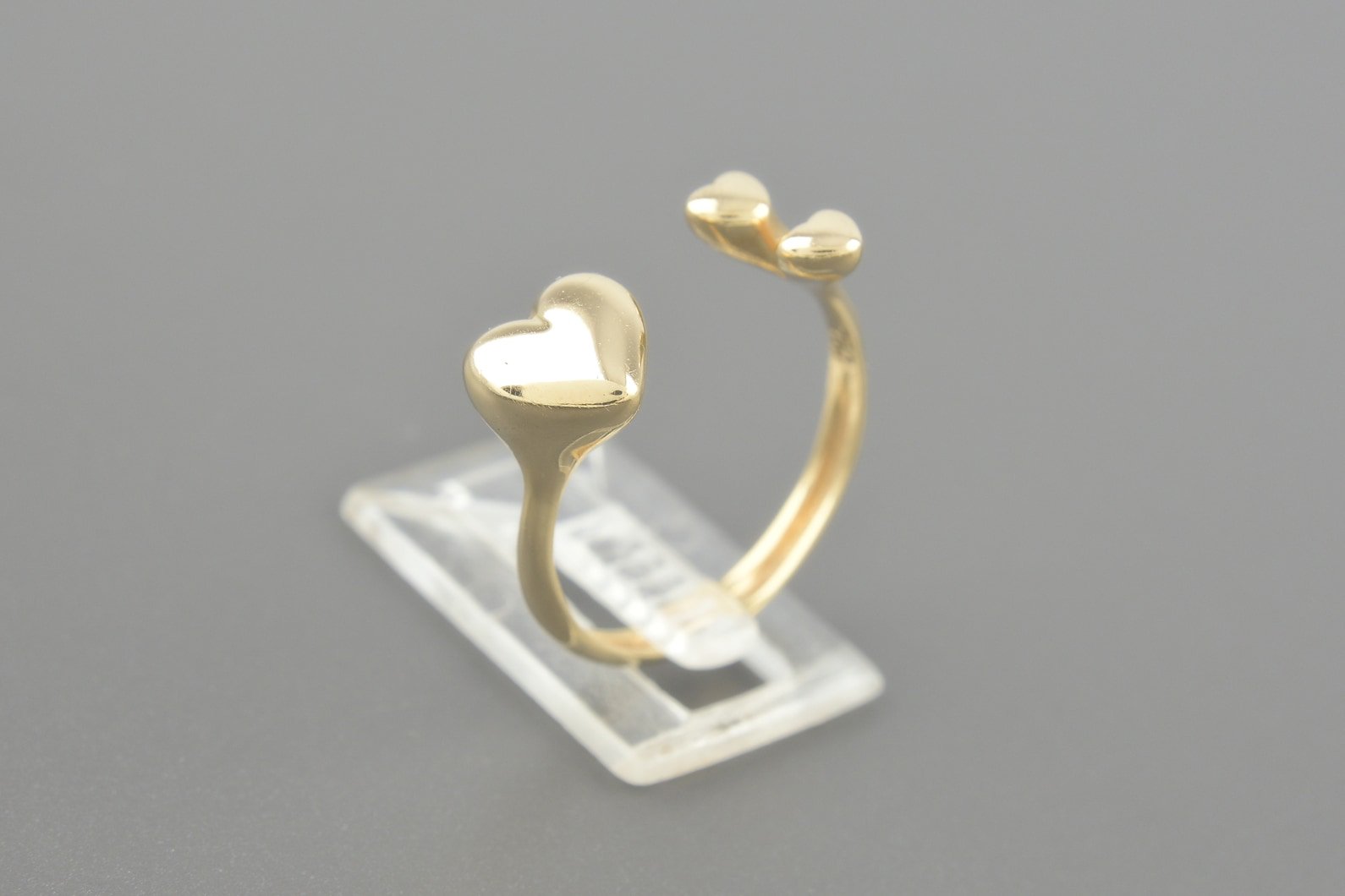 Anel Corações em Ouro Amarelo 18k