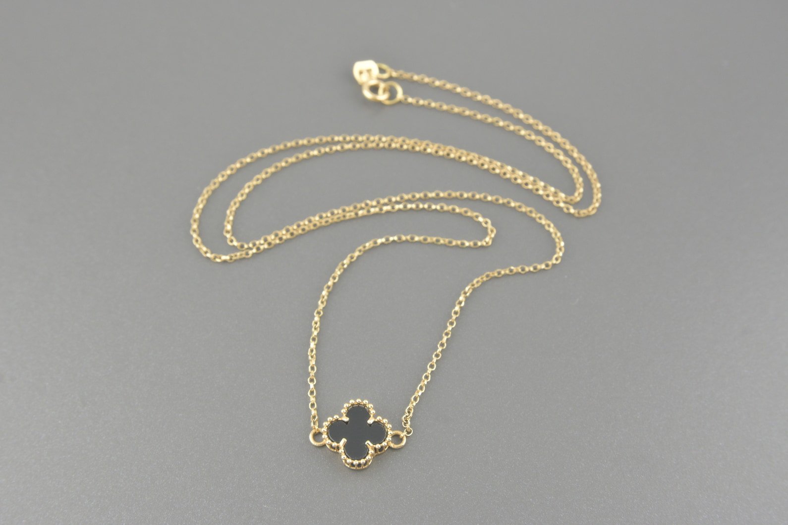 Colar Trevo em Ouro Amarelo 18k com Resina Preta
