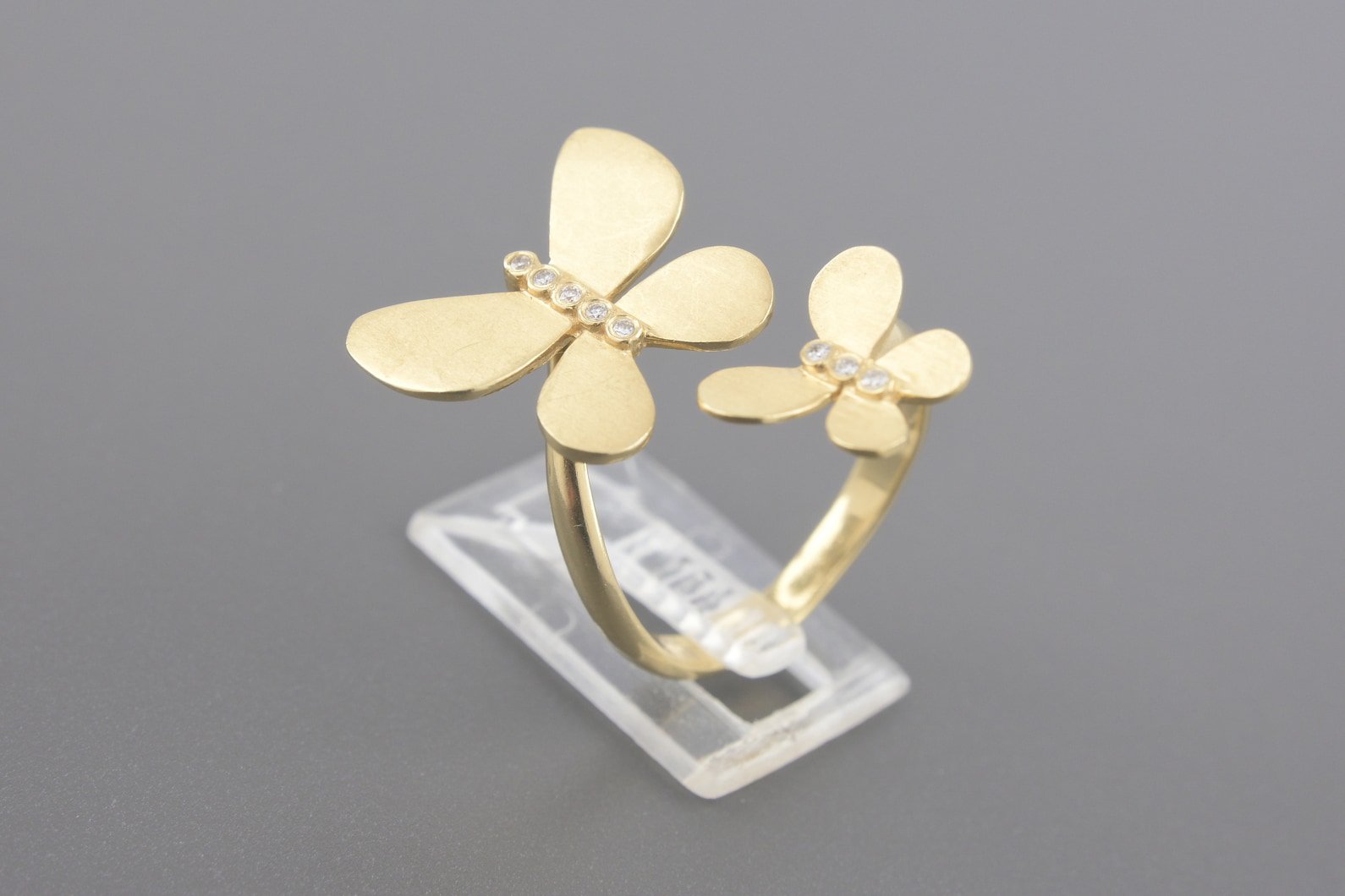Anel Borboletas em Ouro Amarelo 18k com Aprox. 8pts de Brilhantes
