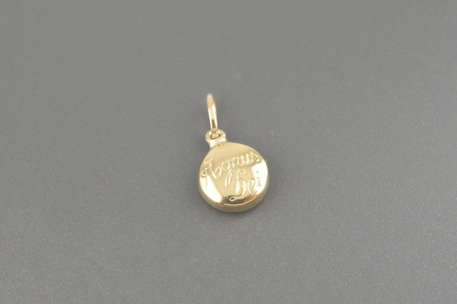 Pingente/Berloque Agnus Dei em Ouro Amarelo 18k