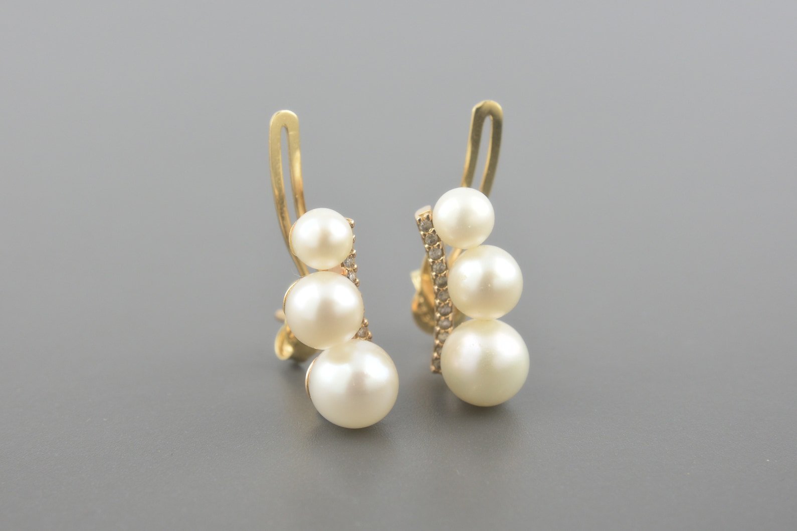 Brincos em Ouro Rose 18k com Pérolas de 4 à 6 mm e Aprox. 11pts de Brilhantes