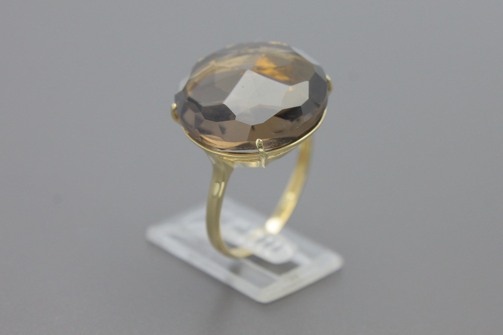 Anel em Ouro Amarelo 18k com Quartzo Fume de 17mm