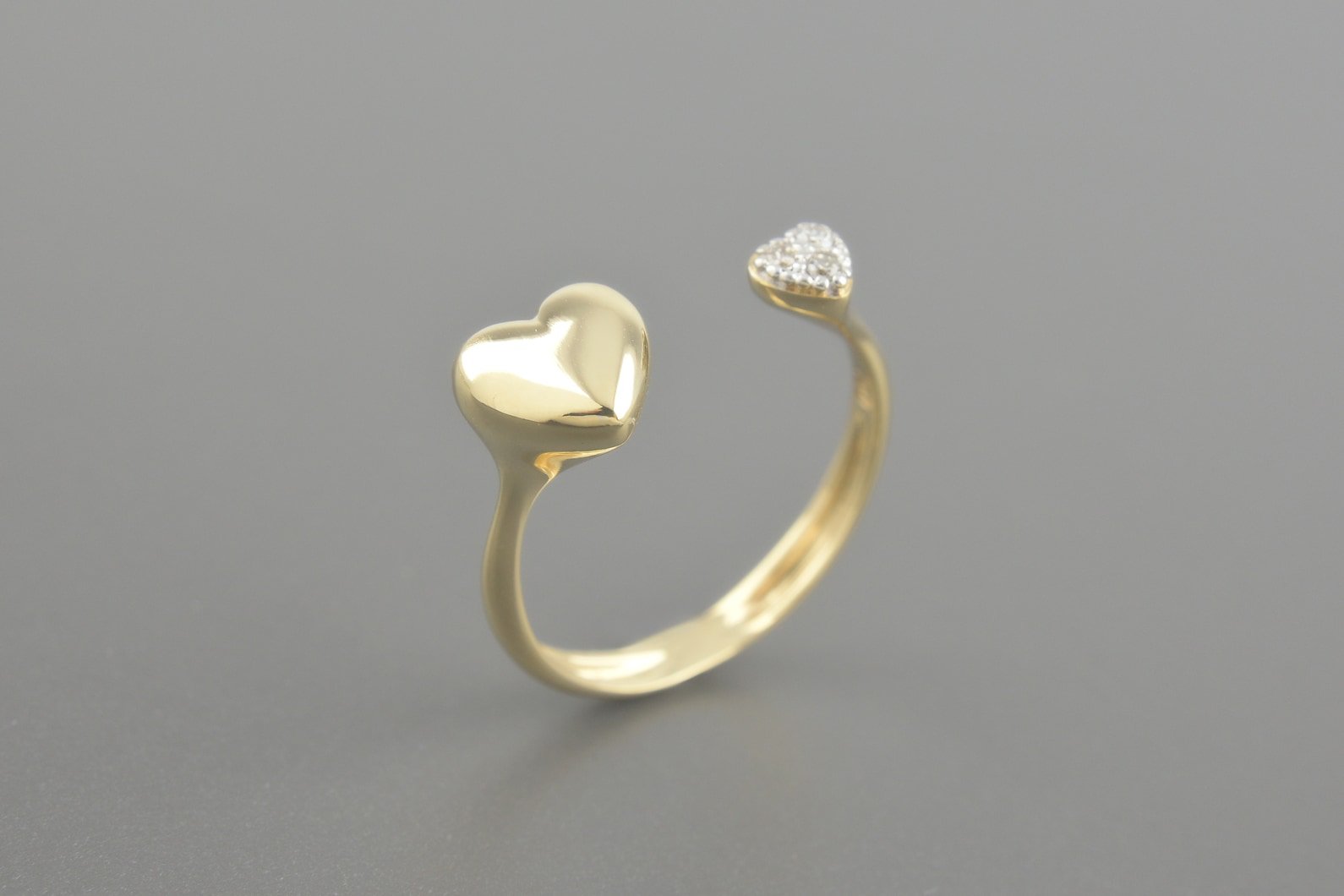 Anel Corações em Ouro Amarelo 18k com Aprox. 2.5pts de Brilhantes