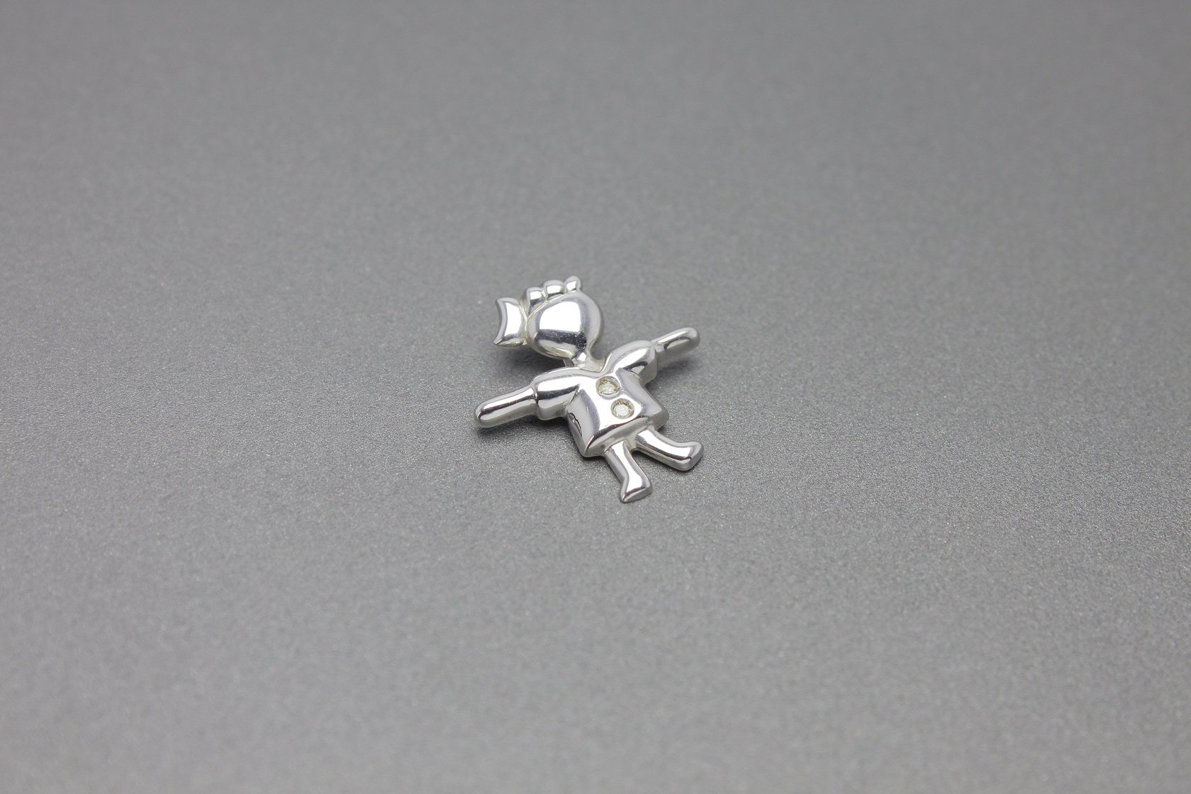 Pingente Menina em Ouro Branco 18k com Brilhantes Aprox. 1 pt