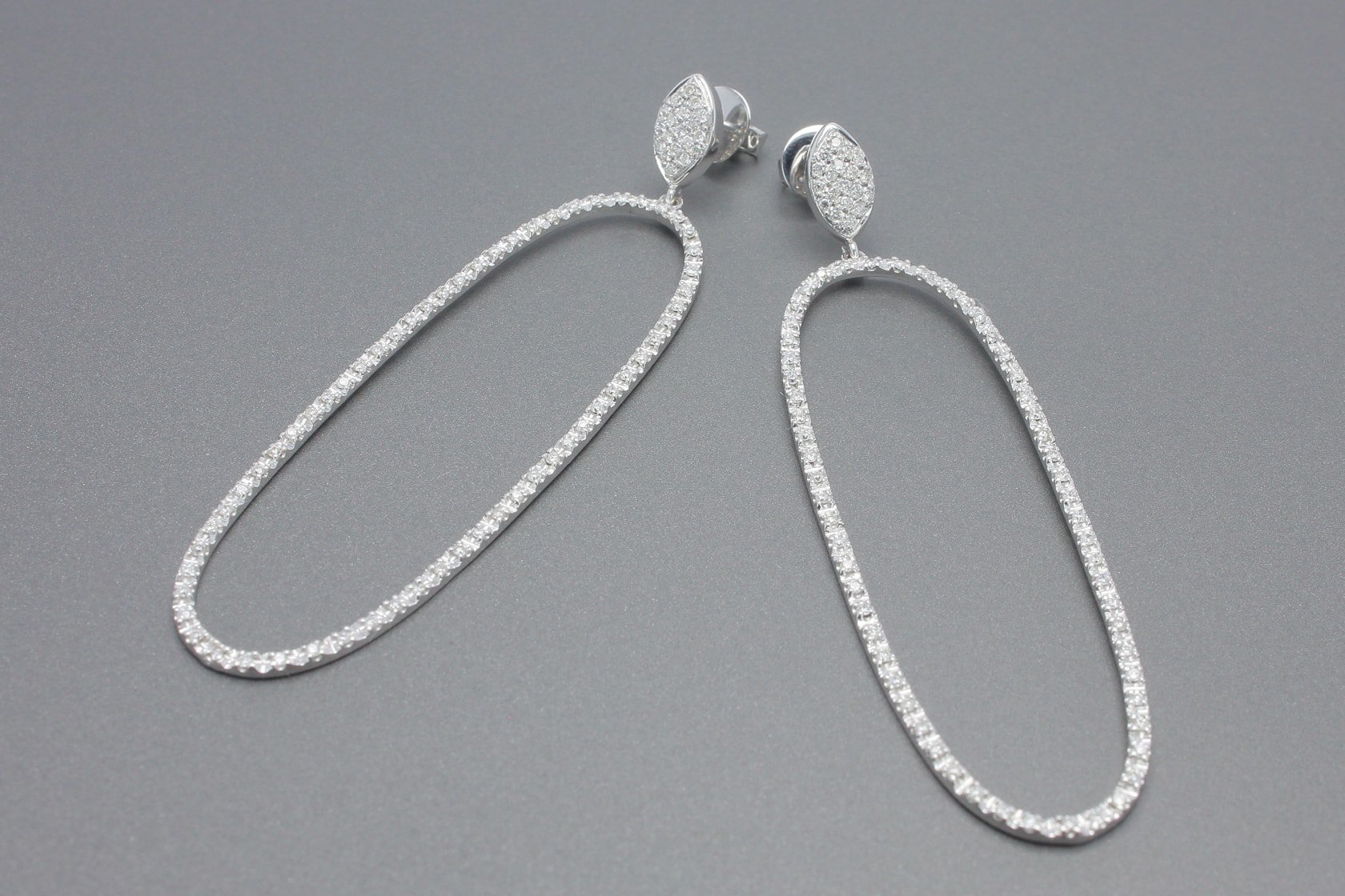 Brincos em Ouro Branco 18k com Aprox. 1.5ct de Brilhantes