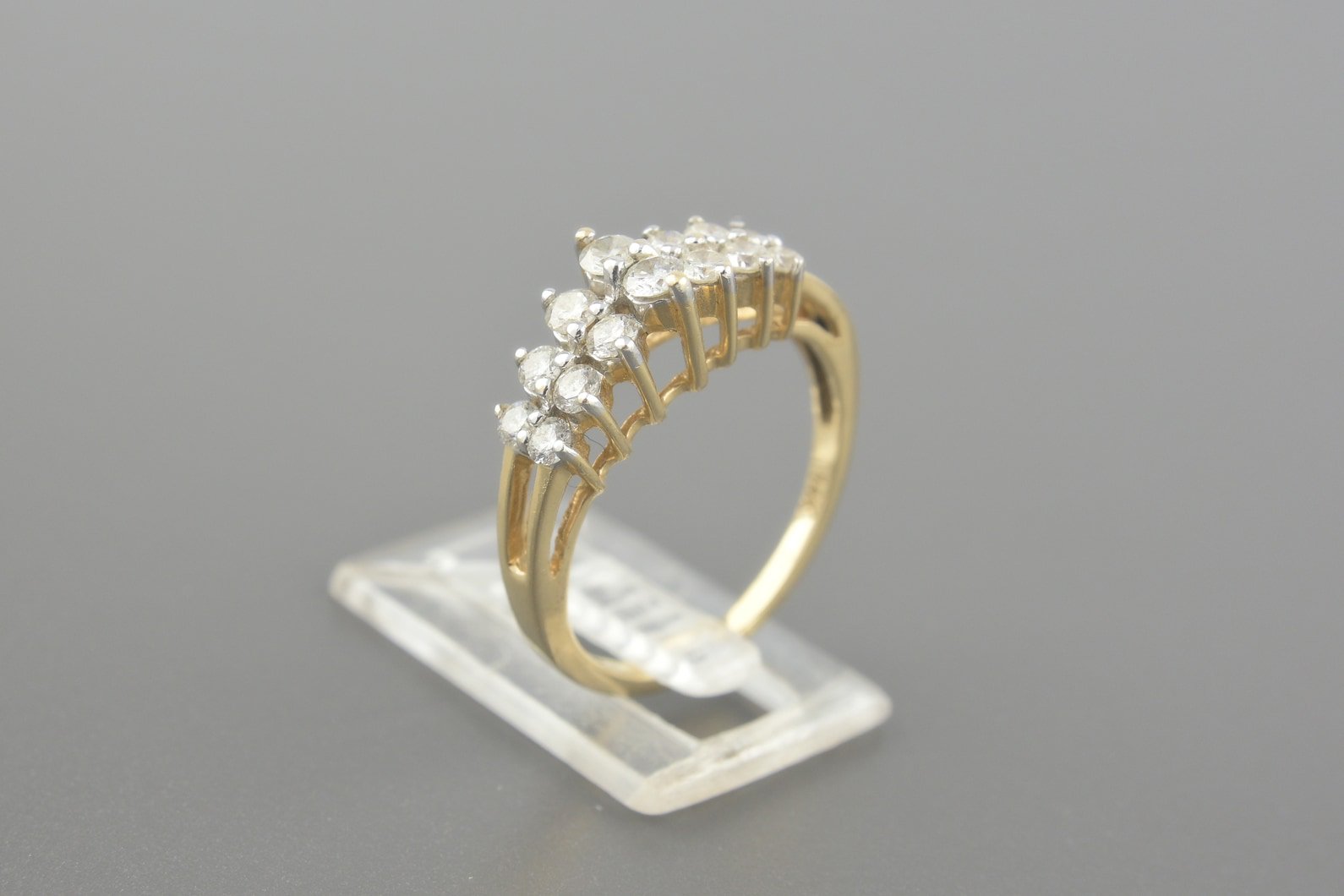Anel em Ouro Amarelo 14k com Aprox. 40pts de Brilhantes