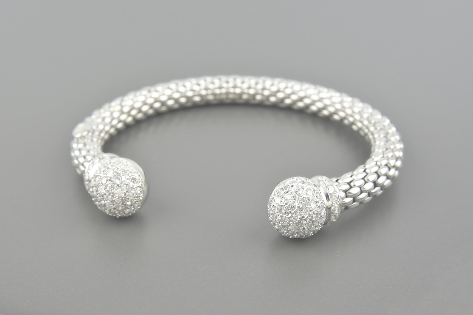 Bracelete em Ouro Branco 18k com Aprox. 2.65ct de Brilhantes