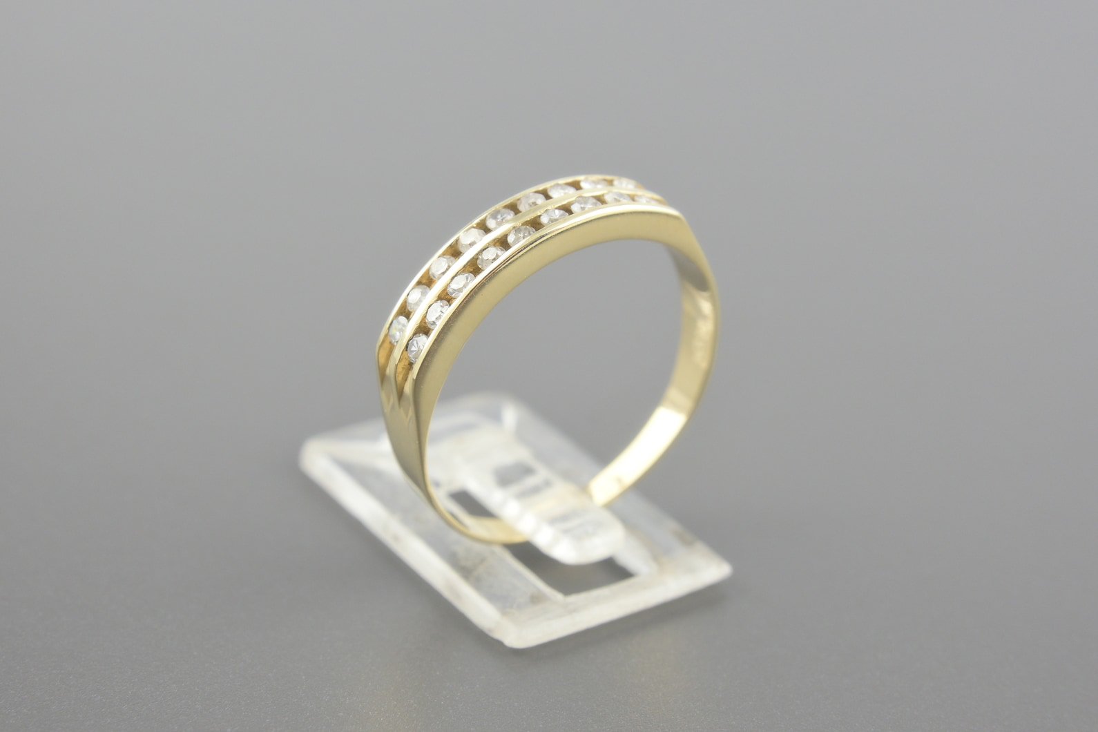 Anel em Ouro Amarelo 18k com Aprox. 6pts de Brilhantes