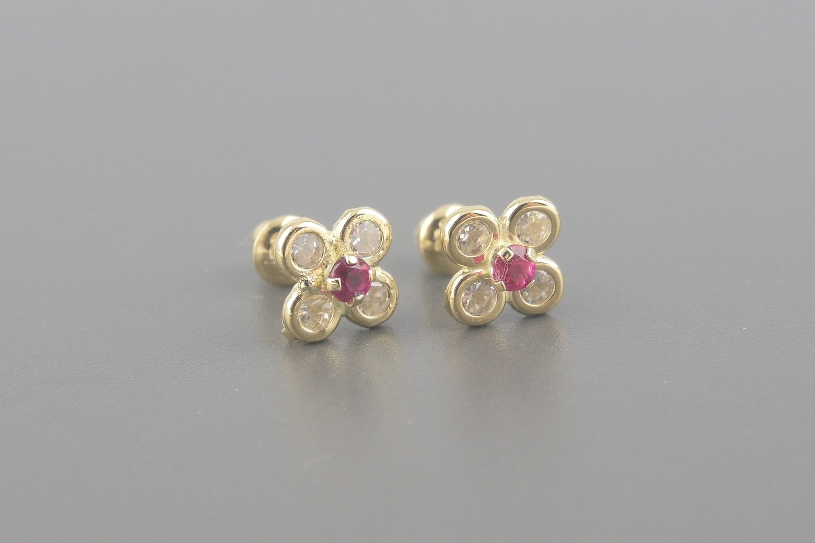 Brincos Infantis Trevo em Ouro Amarelo 18k com Zirconias