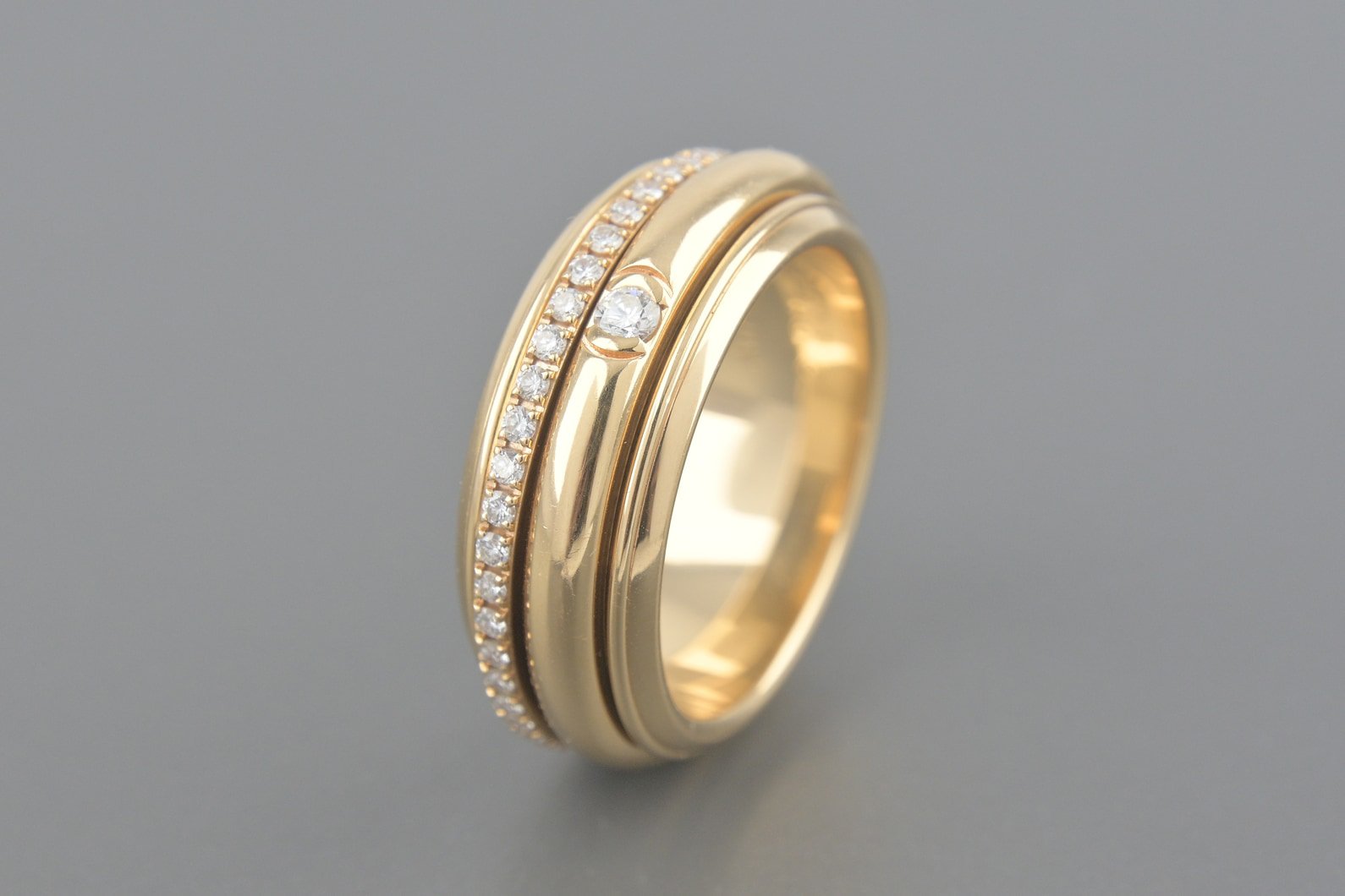 Anel em Ouro Rose 18k com Aprox. 47pts de Brilhantes (Maior ~5pts)