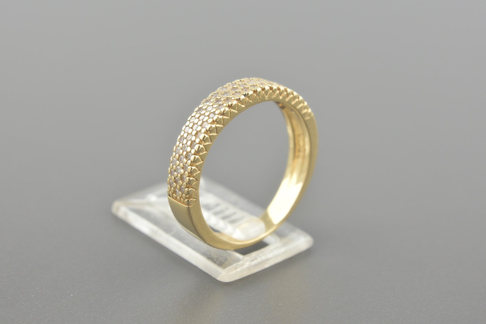 Anel em Ouro Amarelo 18k com Aprox. 30pts de Brilhantes