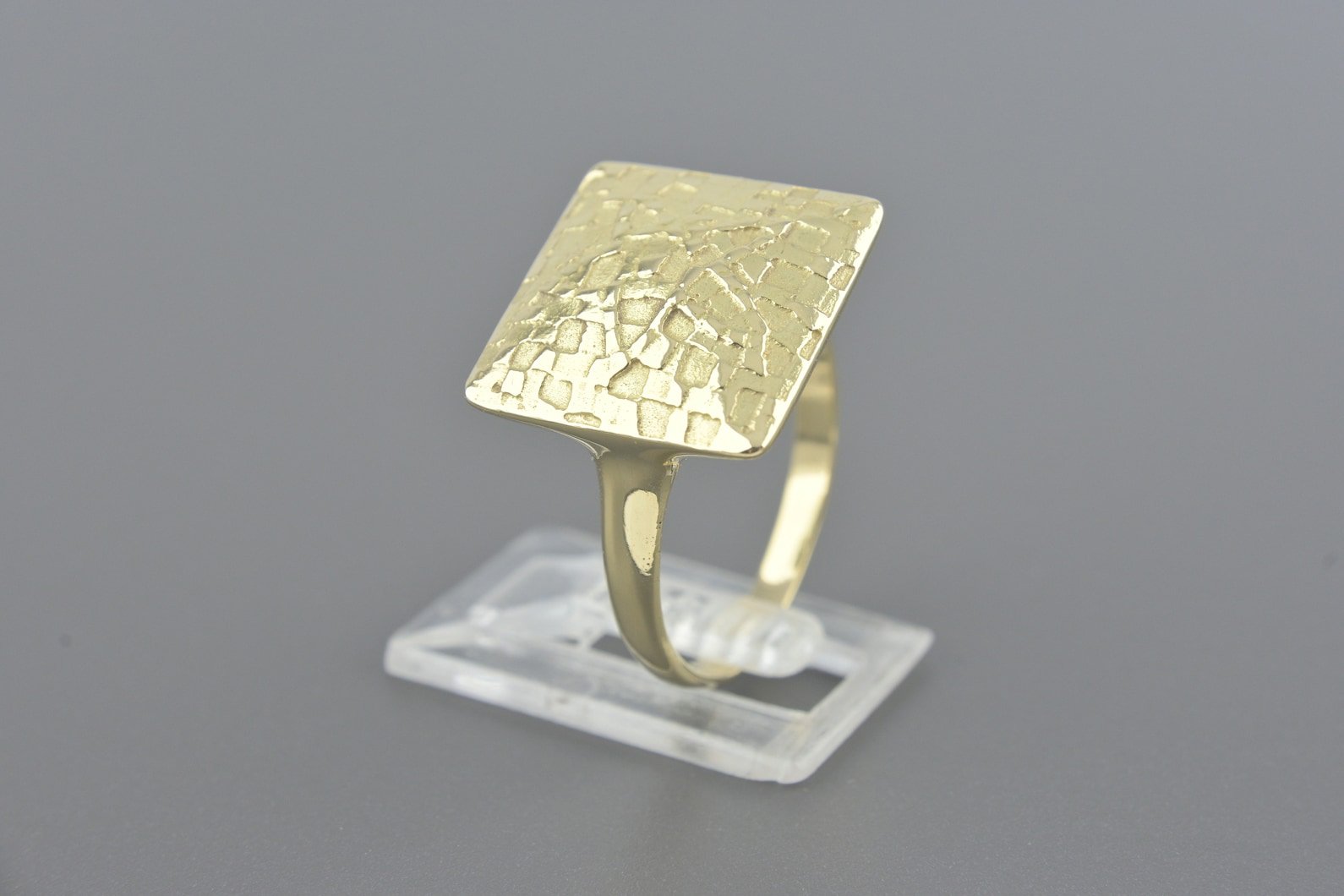 Anel em Ouro Amarelo 18k