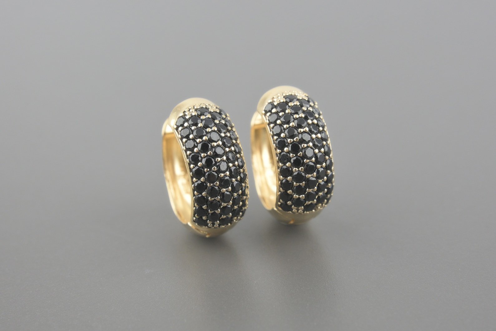 Brincos Argola em Ouro Rose 18k com Zirconias Negras
