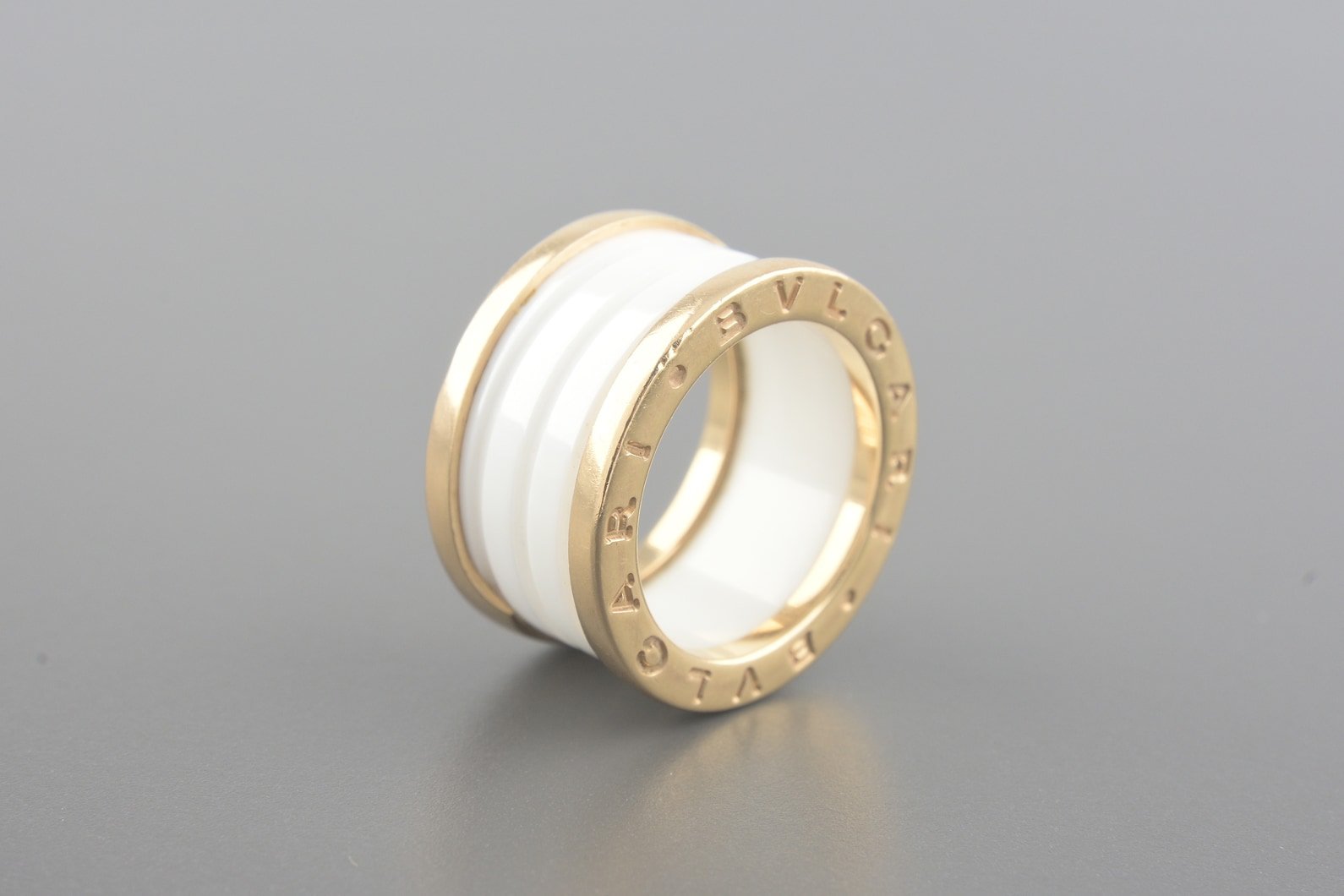 Aliança em Ouro Rose 18k e Cerâmica Branca