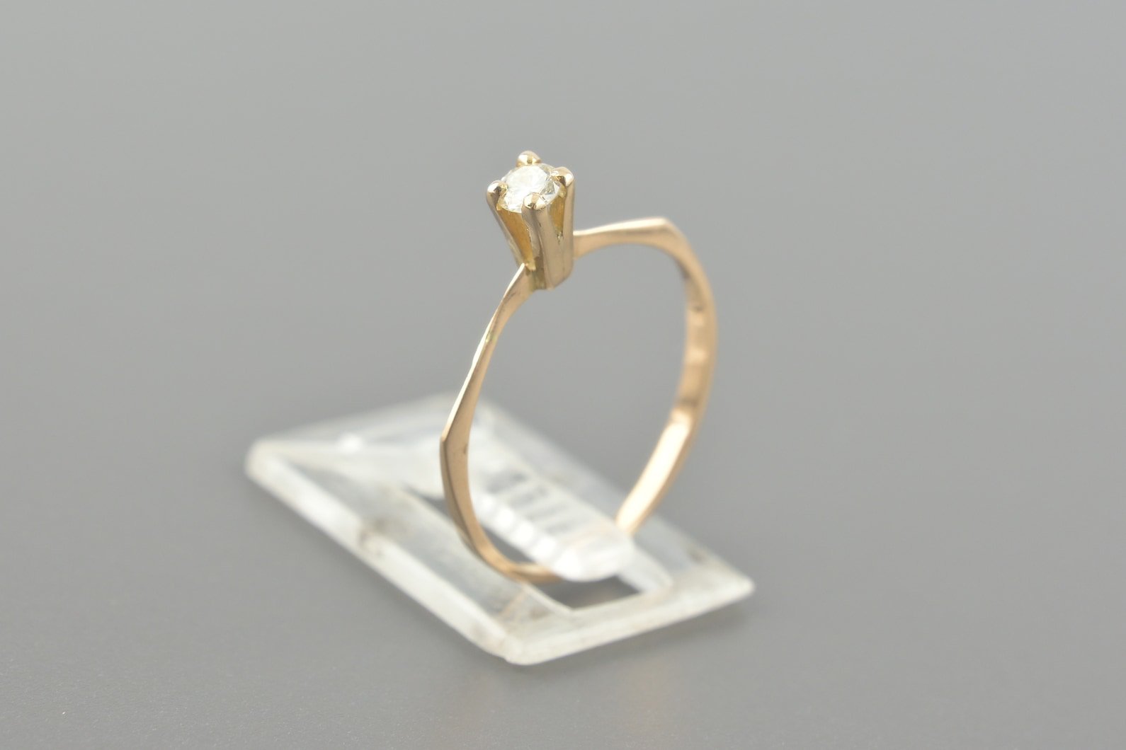 Anel Solitário em Ouro Rose 18k com Brilhante de Aprox. 8pts